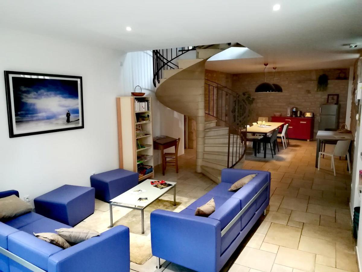 Gite La Maison Des Pelerins Villeneuve-dʼAveyron Buitenkant foto