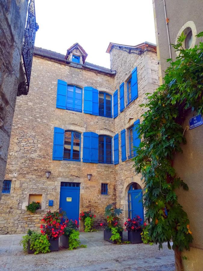 Gite La Maison Des Pelerins Villeneuve-dʼAveyron Buitenkant foto