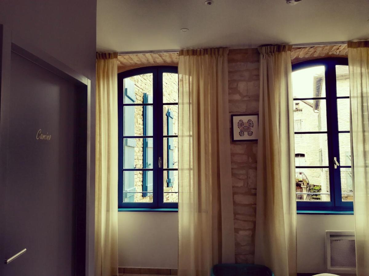 Gite La Maison Des Pelerins Villeneuve-dʼAveyron Buitenkant foto