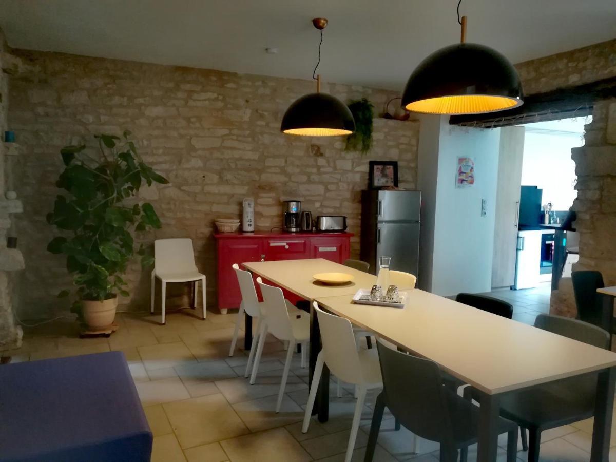 Gite La Maison Des Pelerins Villeneuve-dʼAveyron Buitenkant foto