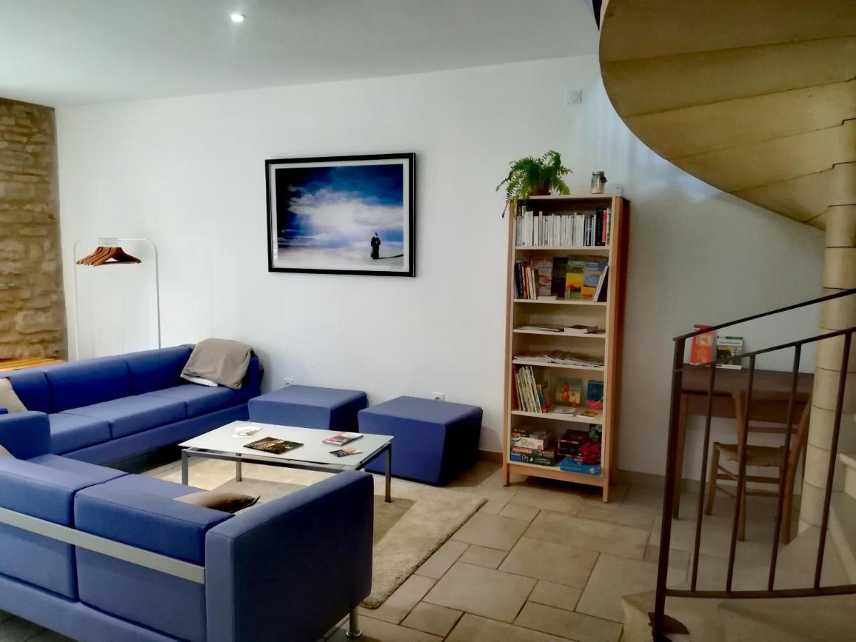 Gite La Maison Des Pelerins Villeneuve-dʼAveyron Buitenkant foto