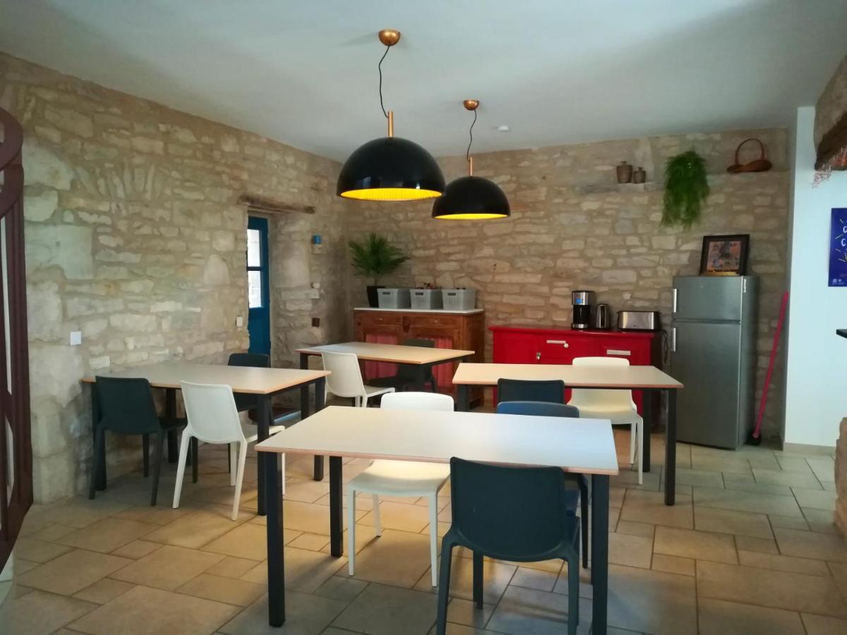 Gite La Maison Des Pelerins Villeneuve-dʼAveyron Buitenkant foto